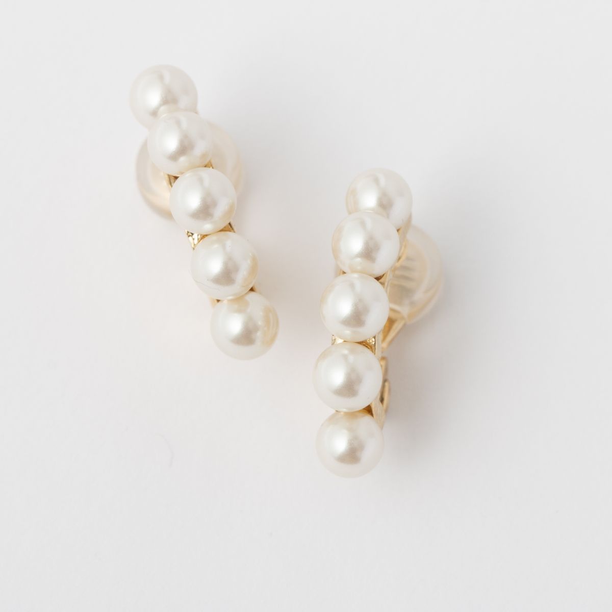 Ouca/メタル×5粒パールイヤリング